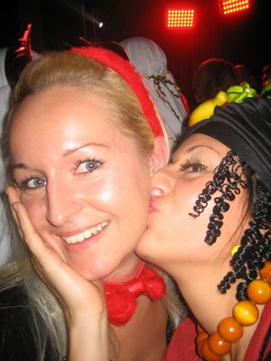 Steffi lies Dana nicht leer ausgehen...schmatz!