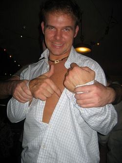 Ralf zeigt schüchtern Haut...